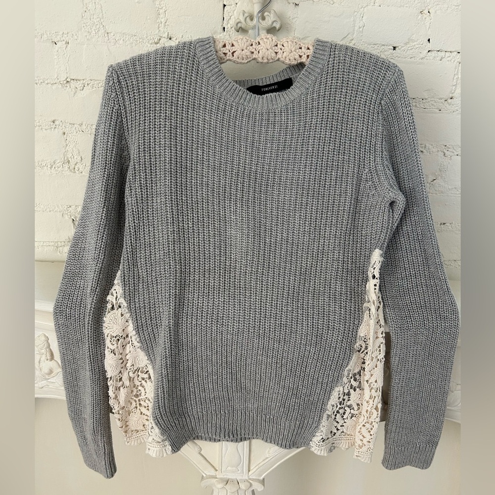 Forever 21 Gray Knit Sweater with Crochet Details 
Size: Small
EUC (No Flaws)